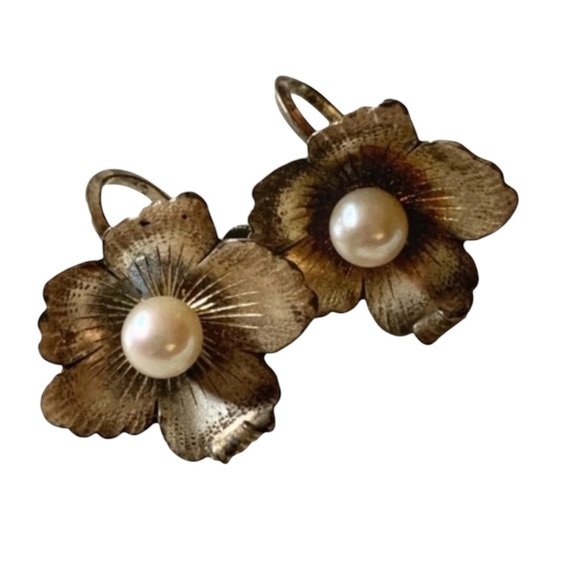 Vintage Jewelry - Sterling Silver Pearl Vintage Screw Back Earrings